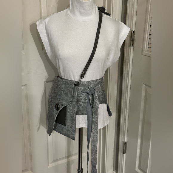 NEW Custom made genuine leather crossbody with matching wrap belt - Picture 4 of 5